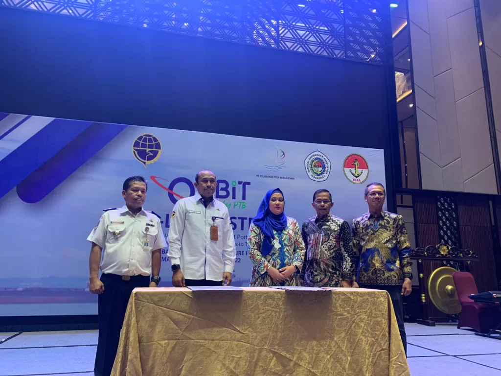 Jajaran petinggi PT PTB bersama perwakilan Kementerian Perhubungan RI, KSOP Samarinda dan pihak terkait lainnya saat melaunching aplikasi Orbit pada Senin (21/11/2022). (istimewa)