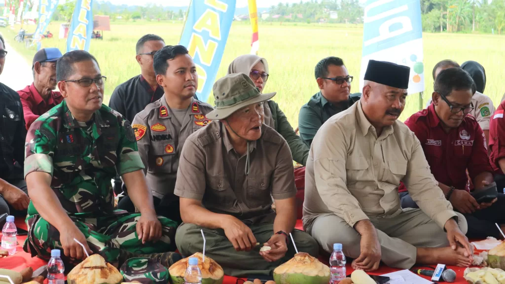 Samsun saat hadiri panen raya program makmur idaman di