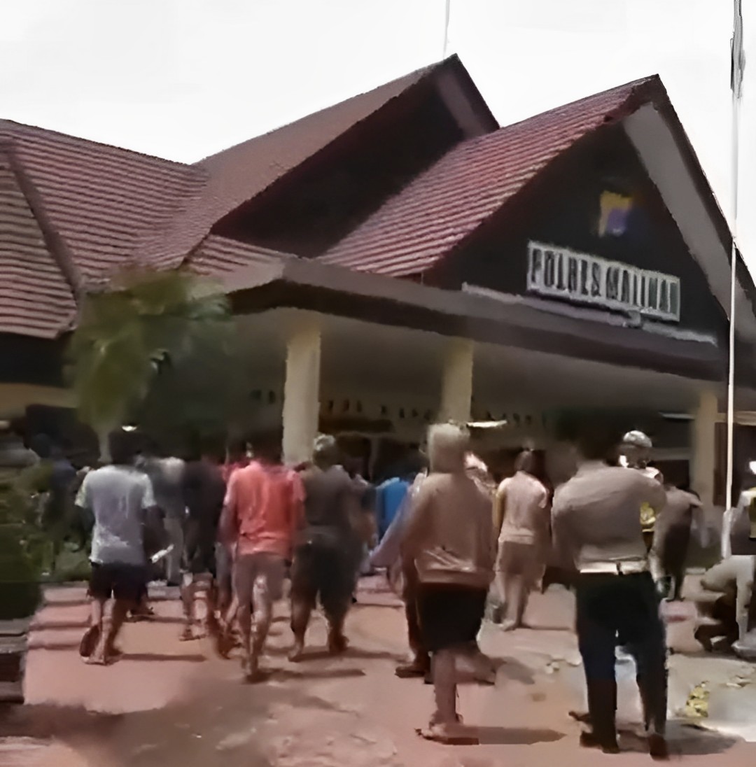 massa geruduk polres malinau