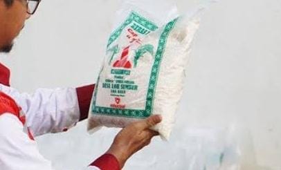 Beras Cap Tugu hasil produksi Desa Loh Sumber