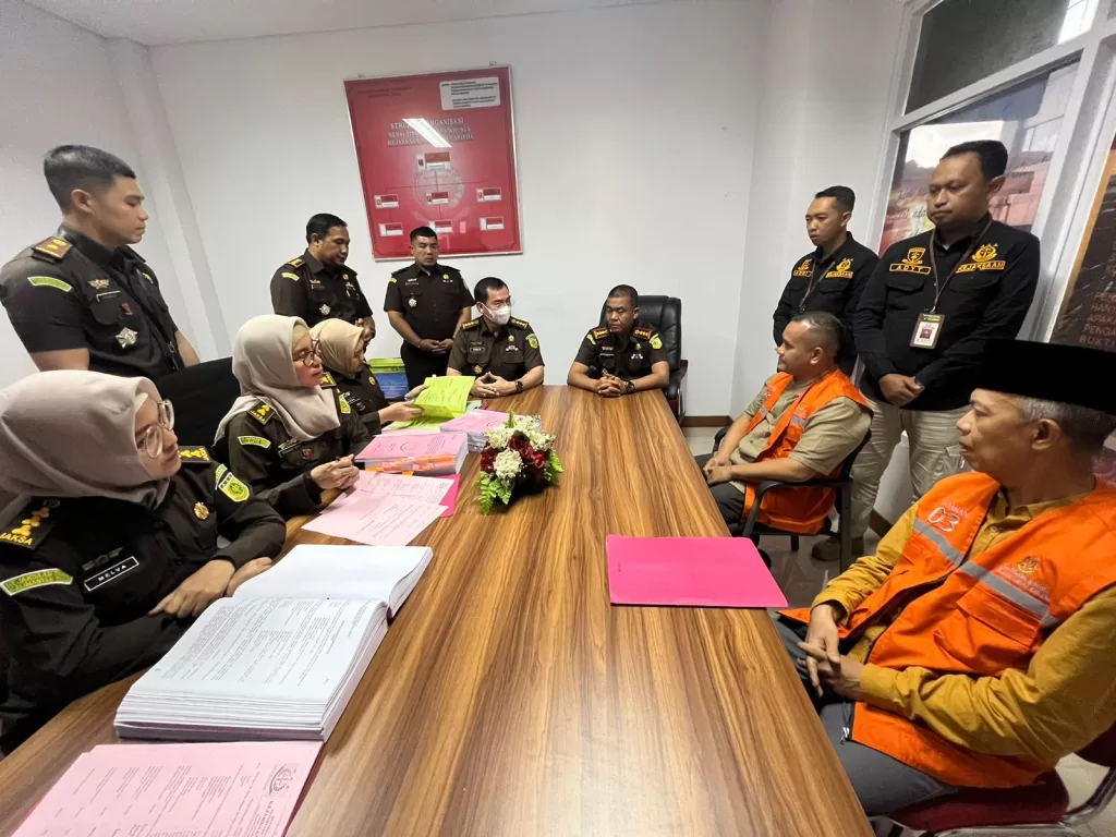 penyidik kejati dan tersangka