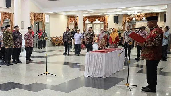 Bupati Kukar Melantik 16 Pejabat