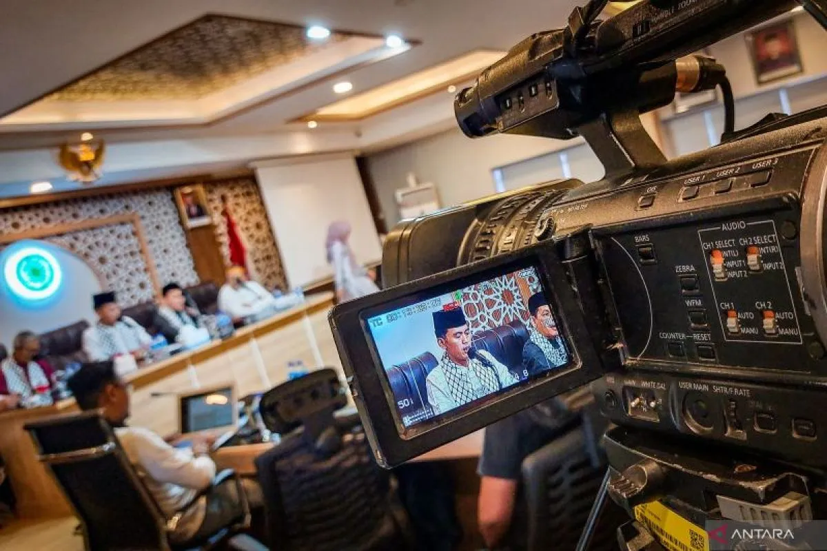 Ketua Majelis Ulama Indonesia (MUI) bidang Fatwa Asrorun Niam Sholeh saat menyampaikan hasil fatwa MUI, di Jakarta, Jumat (10/11/2023). ANTARA/Erlangga Bregas Prakoso.