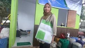 Sampah alat peraga kampanye