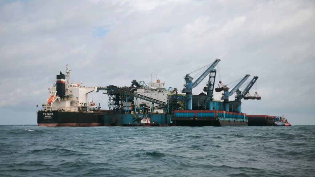 PT Dermaga Perkasapratama
Bayan Resources tbk