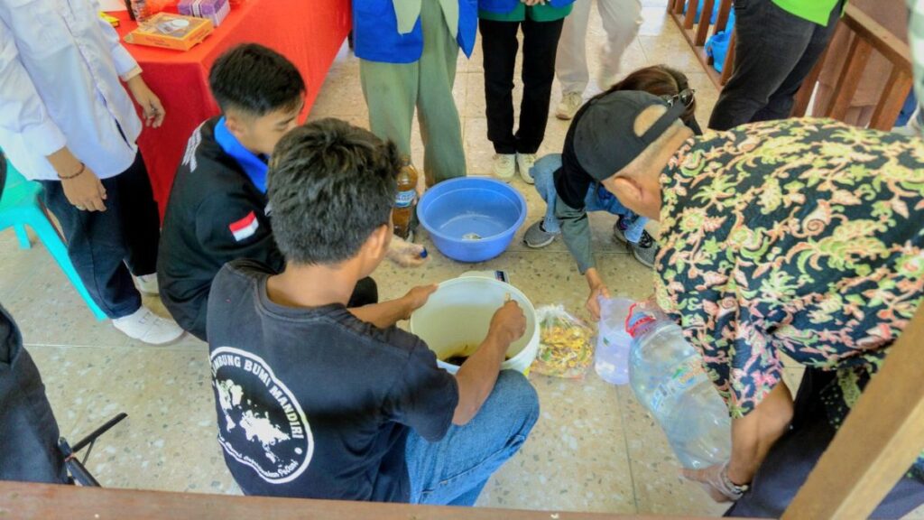 Limbah Tak Lagi Jadi Masalah, Politani Samarinda Ajak Petani Loa Janan Jadi Penggerak Ekonomi Hijau 3 Foto Utama Prolog 1200x675 px 66